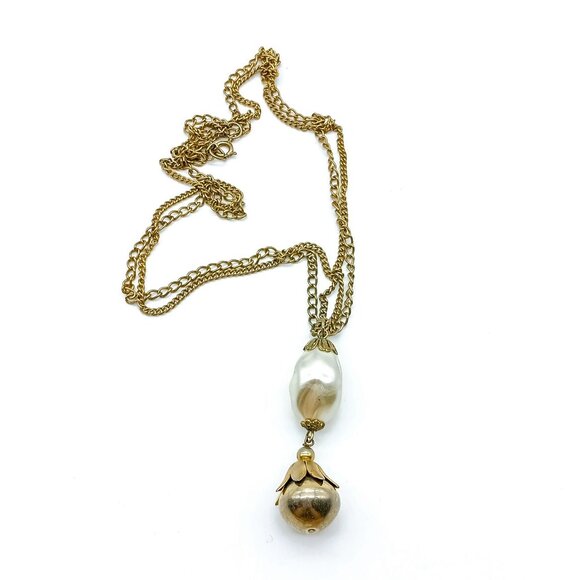 Vintage Baroque Faux Pearl Pendant on Gold Tone Chain Necklace, Bold Chunky Clas - Picture 3 of 4